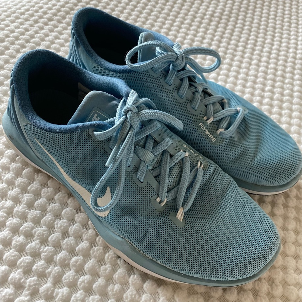 Nike Tennis Shoes